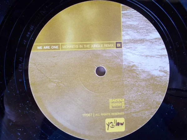 Ernest Saint Laurent Feat. Chezeré – We Are One (Les Remixes)